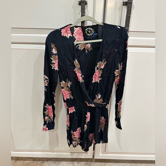 BLUE LIFE Floral Romper (D9) - Picture 3 of 5